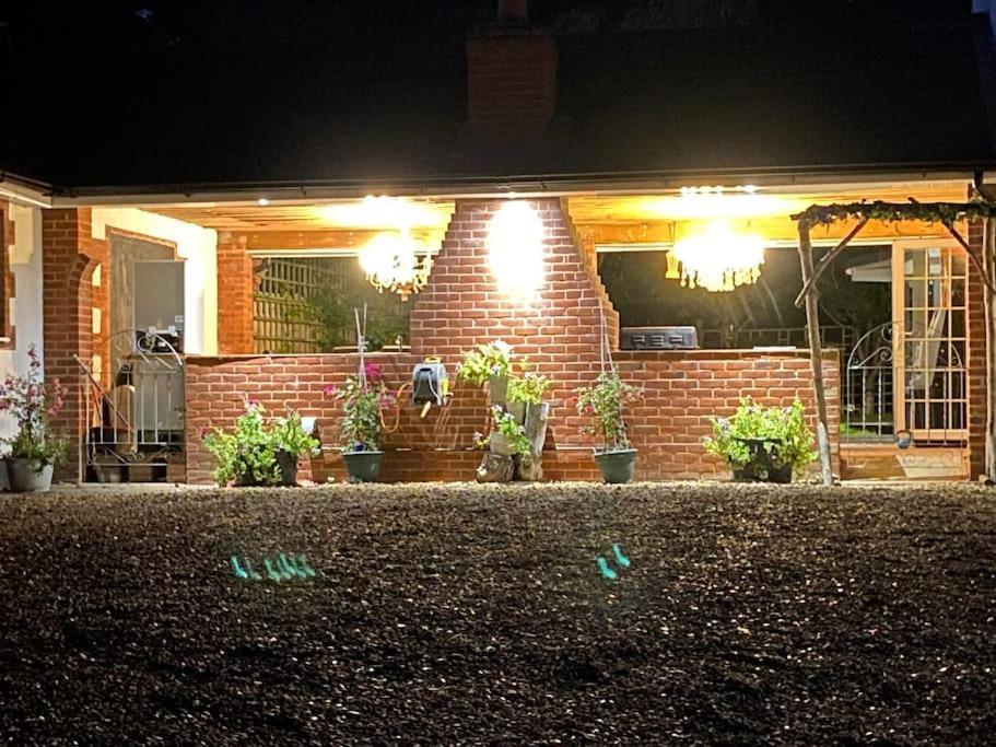 Hen & Stag Retreat Weekend Stay Sleeps 10 To 30 Thetford Exterior photo
